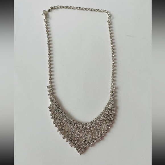 CLEAR RHINESTONE NECKLACE. - Picture 4 of 4